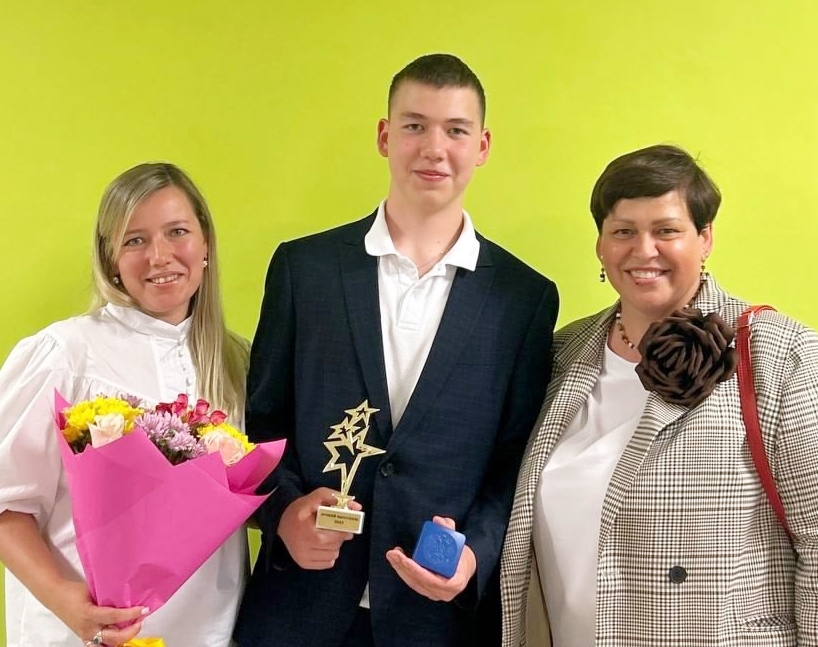 СМЗ поддержал лучших выпускников 2025 года